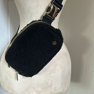 Lululemon Crossbody belt bag in fleece black with gold hardware hardly used